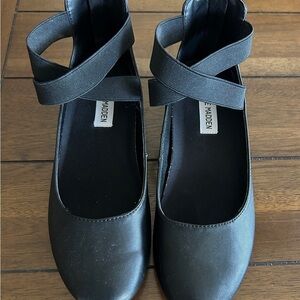 Steve Madden Black Cross-Over Strap Ballet Flats Sz. Big Girl 4